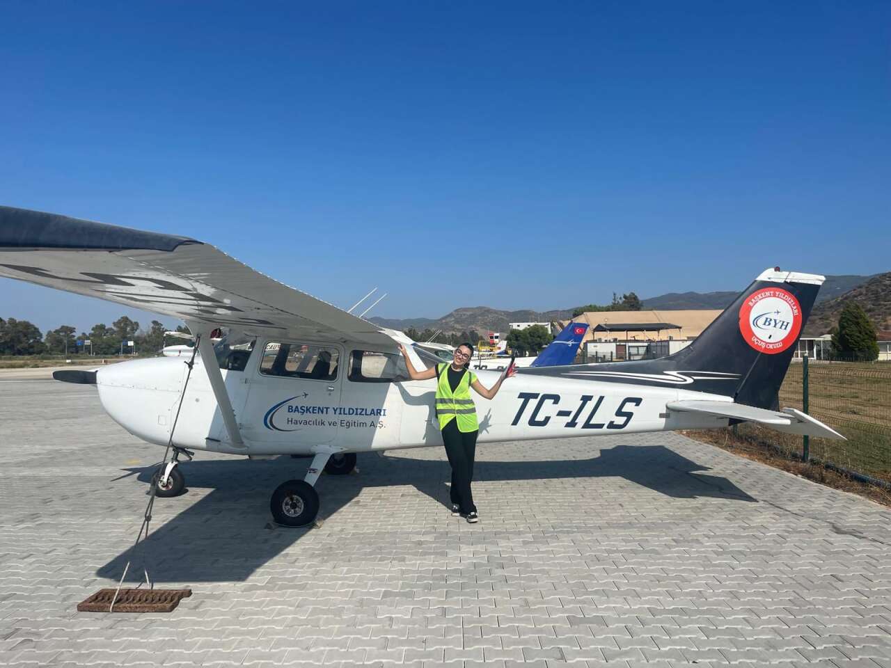 Muğlalı İki Kız Kardeş Gökyüzüne Kanat Açtı: Babalarının İzinde Pilot Oluyorlar 2